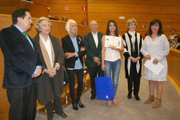 Laura Cañadilla del IES Valdehierro (Madridejos, Toledo) recoge su premio