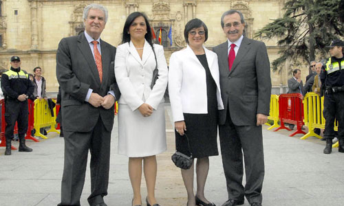 Enrique Múgica junto a Hellen Mack y Virgilio Zapatero durante la II Edición del Premio de DDHH Rey de España
