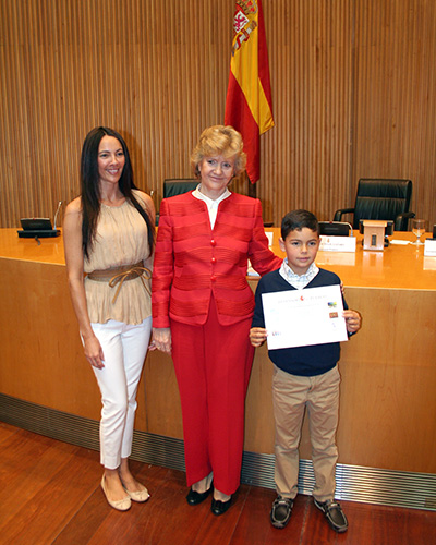 Javier Fiestas del Colegio Europeo DAOS. Puerto del Carmen, Lanzarote, Las Palmas, recoge su premio