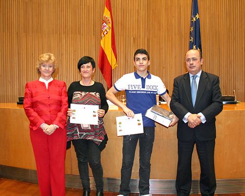 Ramón Fandos del IES Profesor Broch i Llop. Vila-Real, Castellón, recoge su premio