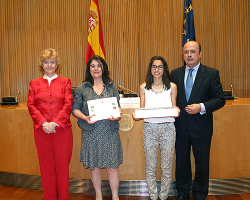 Laura Cañadilla del Colegio Amor de Dios. Madridejos, Toledo, recoge su premio