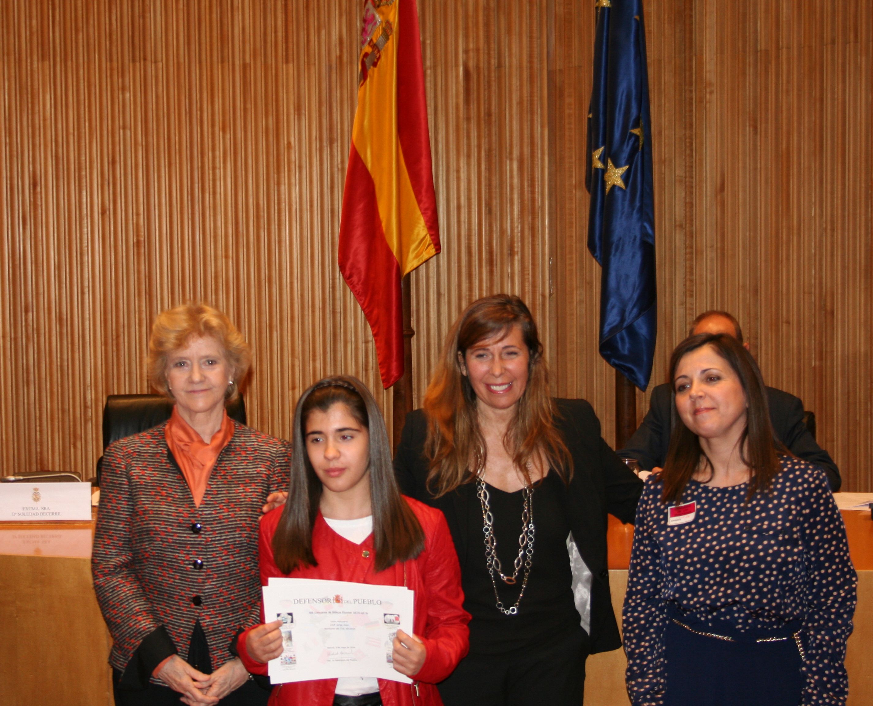Soledad Becerril y Alicia Sánchez Camacho (secretaria primera del Congreso) junto a Nieves Román del CEIP Jorge Juan y su maestra
