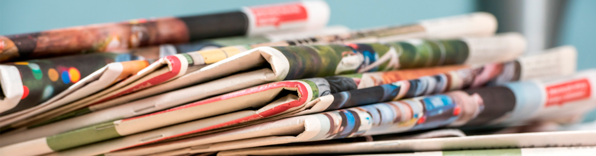 Conjunto de prensa diaria doblada