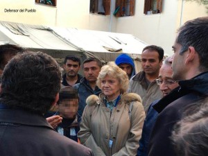 Defensora en el campo de refugiados de Termópilas