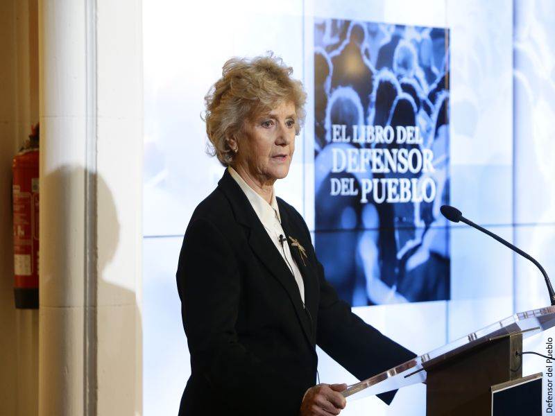 Soledad Becerril habla durante la presentación de El Libro del Defensor del Pueblo