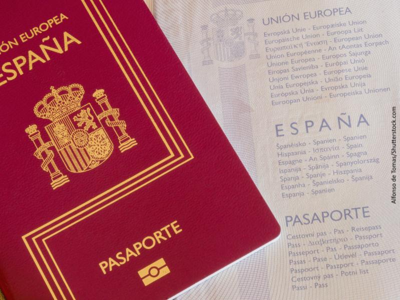 Primer plano de un pasaporte de España