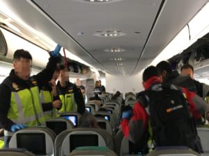 interior vuelo repatriación Colombia y Perú