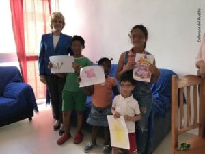 Visita de la Defensora al centro de acogida a inmigrantes de Cruz Roja en Sevilla