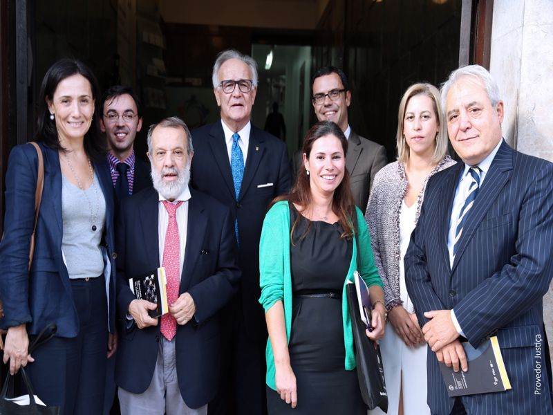Foto de grupo de la visita del Defensor del Pueblo a Portugal