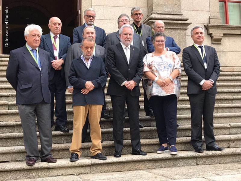 El Defensor del pueblo e.f. junto con otros defensores durante sus jornadas de coordinación