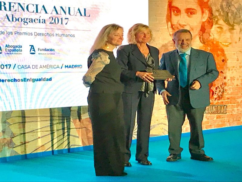 Francisco Fernández Marugán (Defensor del Pueblo e.f.) entrega los premios Abogacía 2017