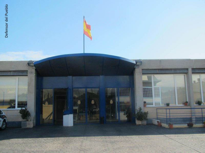 Exterior del Centro de Internamiento de Extranjeros de Barcelona