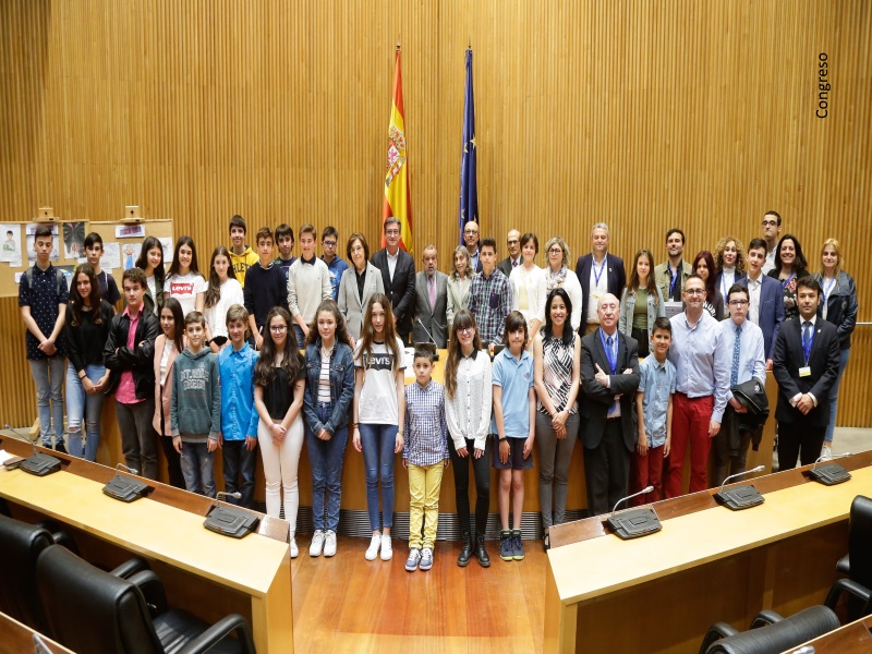 Foto de familia de la entrega de premios Concurso de Dibujos XV Edición en el Congreso de los Diputados