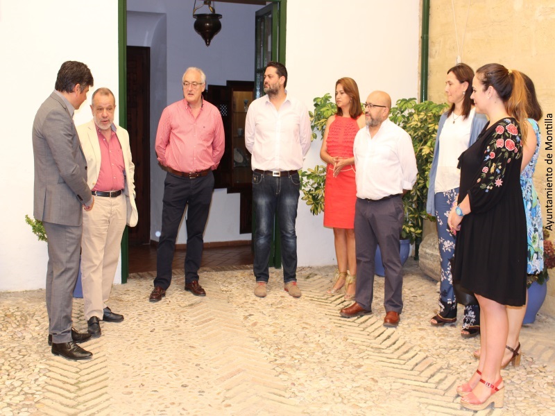 El Defensor del Pueblo (e.f.), Francisco Fernández Marugán, en el Ayuntamiento de Montilla (Córdoba)