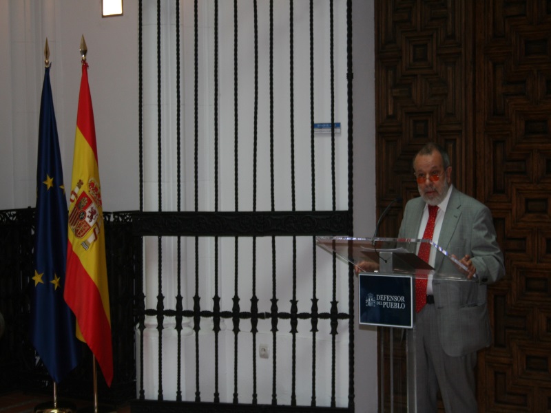 Defensor del Pueblo (e.f.), Francisco Fernández Marugán hablando en la sede del Defensor