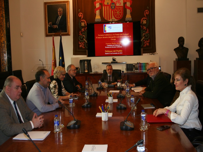 Reunión del Defensor del Pueblo (e.f.), Francisco Fernández Marugán, con representantes de la Asociación Celtibérica en la sede de la institución