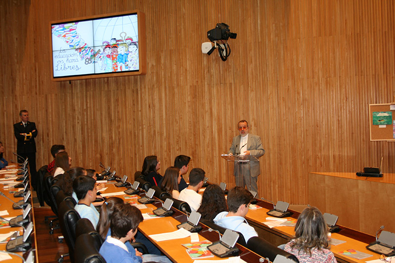Discurso del Defensor de Pueblo (e.f.), Francisco Fernández Marugán,(plano corto) en la entrega de premios Edición XVI del Concurso de Dibujos