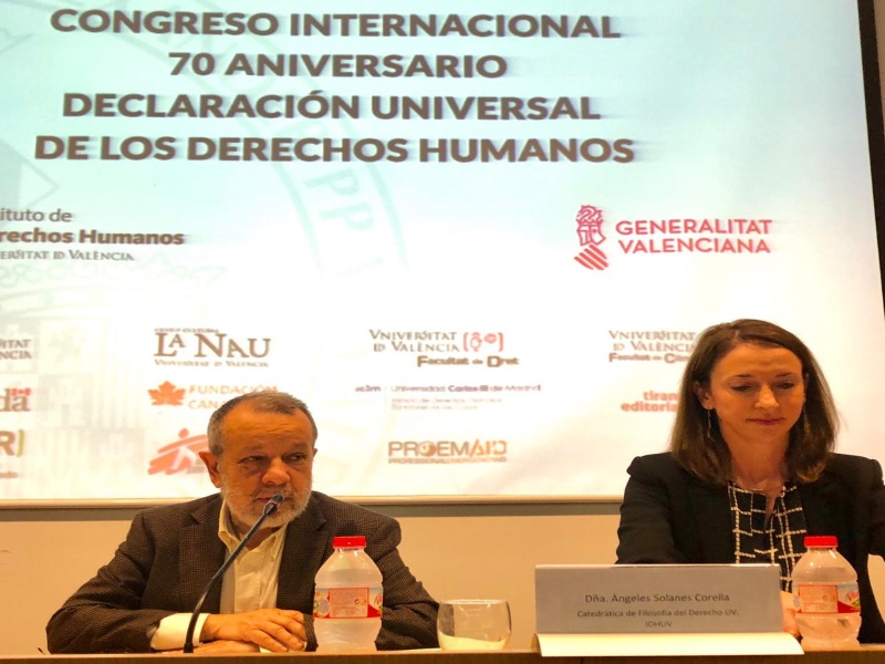 Ángeles Solanes Corella, Catedrática de Filosofía del Derecho, y el Defensor del Pueblo (e.f.), hablando durante el congreso internacional de DDHH