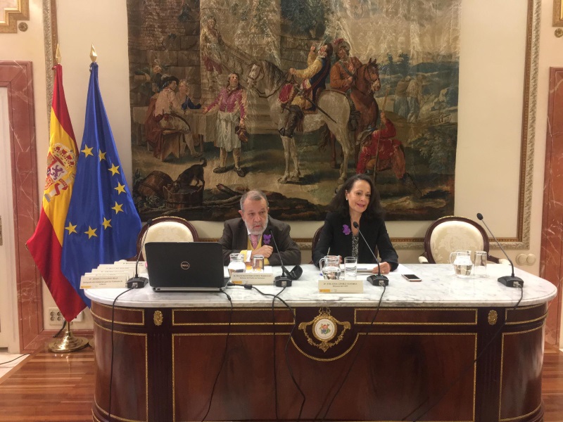 El Defensor del Pueblo (e.f.), Francisco Fernández Marugán y Yolanda Gómez, directora del CEPC en el acto inaugural del seminario