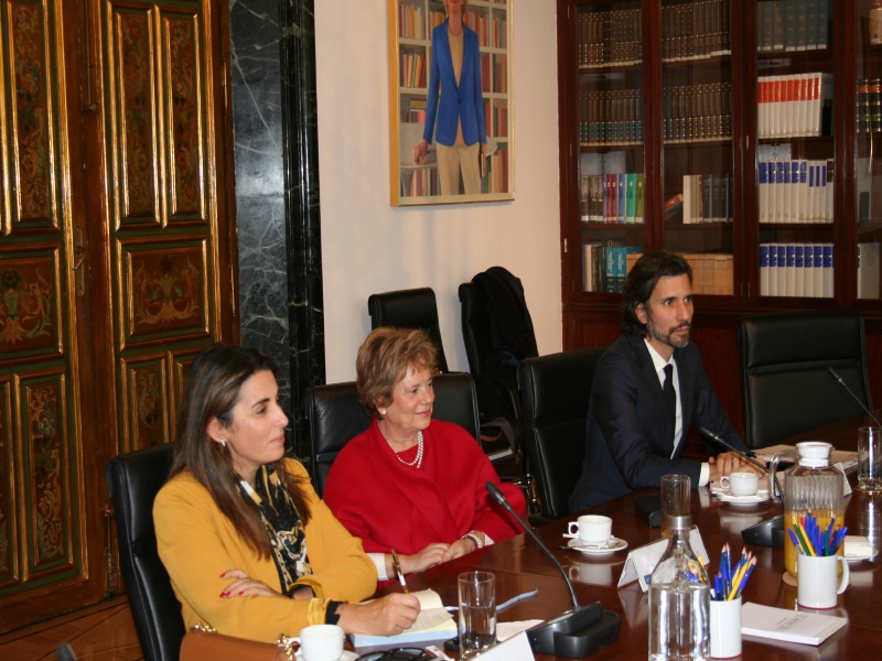 María Lúcia Amaral, Provedora de Justiça de Portugal, durante su visita a la institución