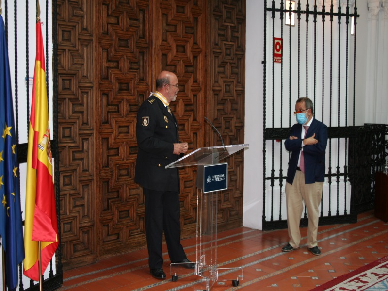 El Defensor del pueblo e. f. junto con Mariano Fernández de la Hera durante el acto