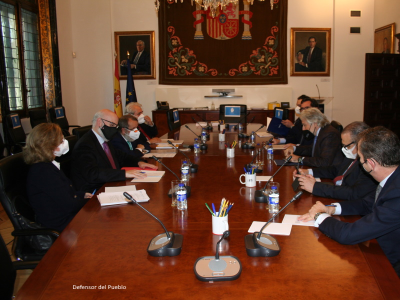 Reunión del Defensor del Pueblo (e.f.), Grancisco Fernández Marugán, con representantes de CEOE y Foment de Treball