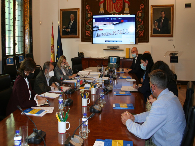 Reunión del Defensor del Pueblo (e.f.), Francisco Fernández Marugán, con la directora de la EASO, Nina Gregori