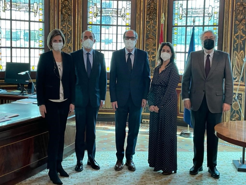 Foto de grupo, de izquierda a derecha: Isabel Aymerich, Tomás Quintana, Ángel Gabilondo, Alicia Carpintero y José Manuel S. Saudinós