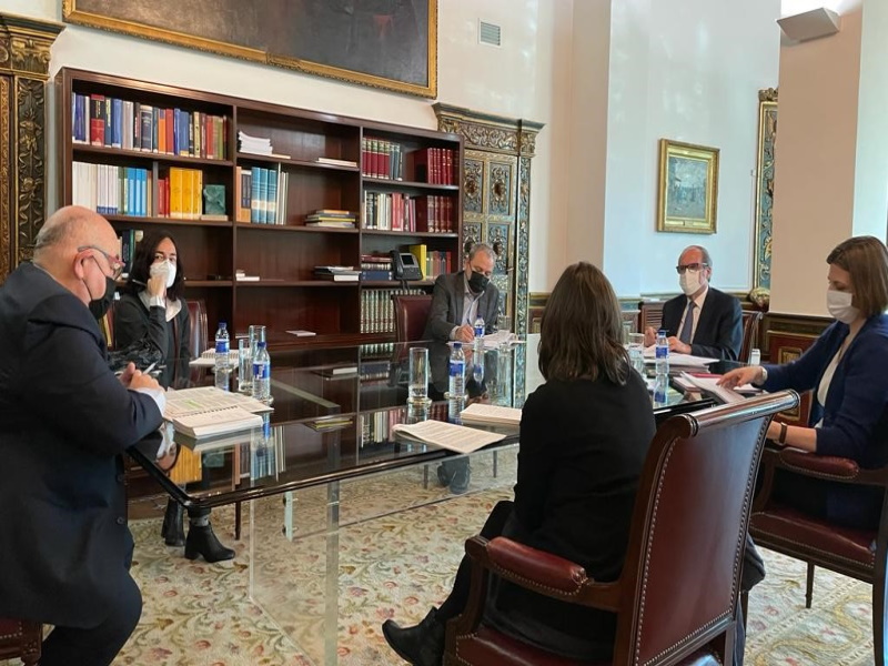 Rafael Muguruza, Isabel Aymerich, Esteban Beltrán, Ángel Gabilondo, Beatriz Perales y Martina Kaplún