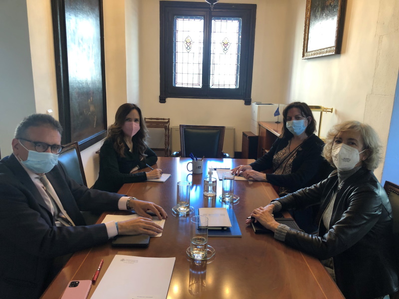 Foto de la reunión, de izquierda a derecha: Andrés Jiménez, Teresa Jiménez-Becerril, María José Pastor y Ana Iríbar