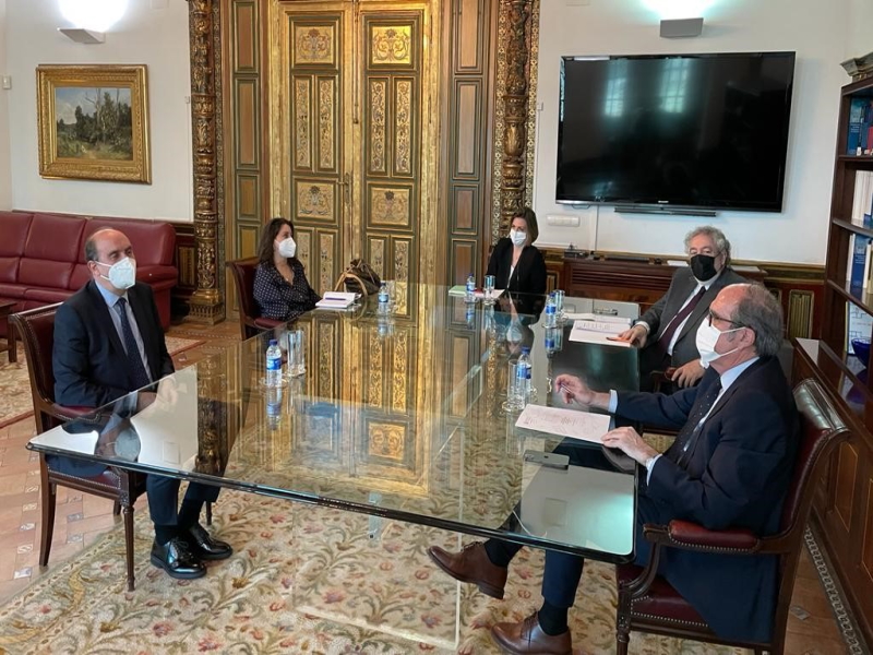 Foto del encuentro, de izquierda a derecha: Tomás Quintana, Alicia Carpintero, Isabel Aymerich, José Manuel S. Saudinós y Ángel Gabilondo