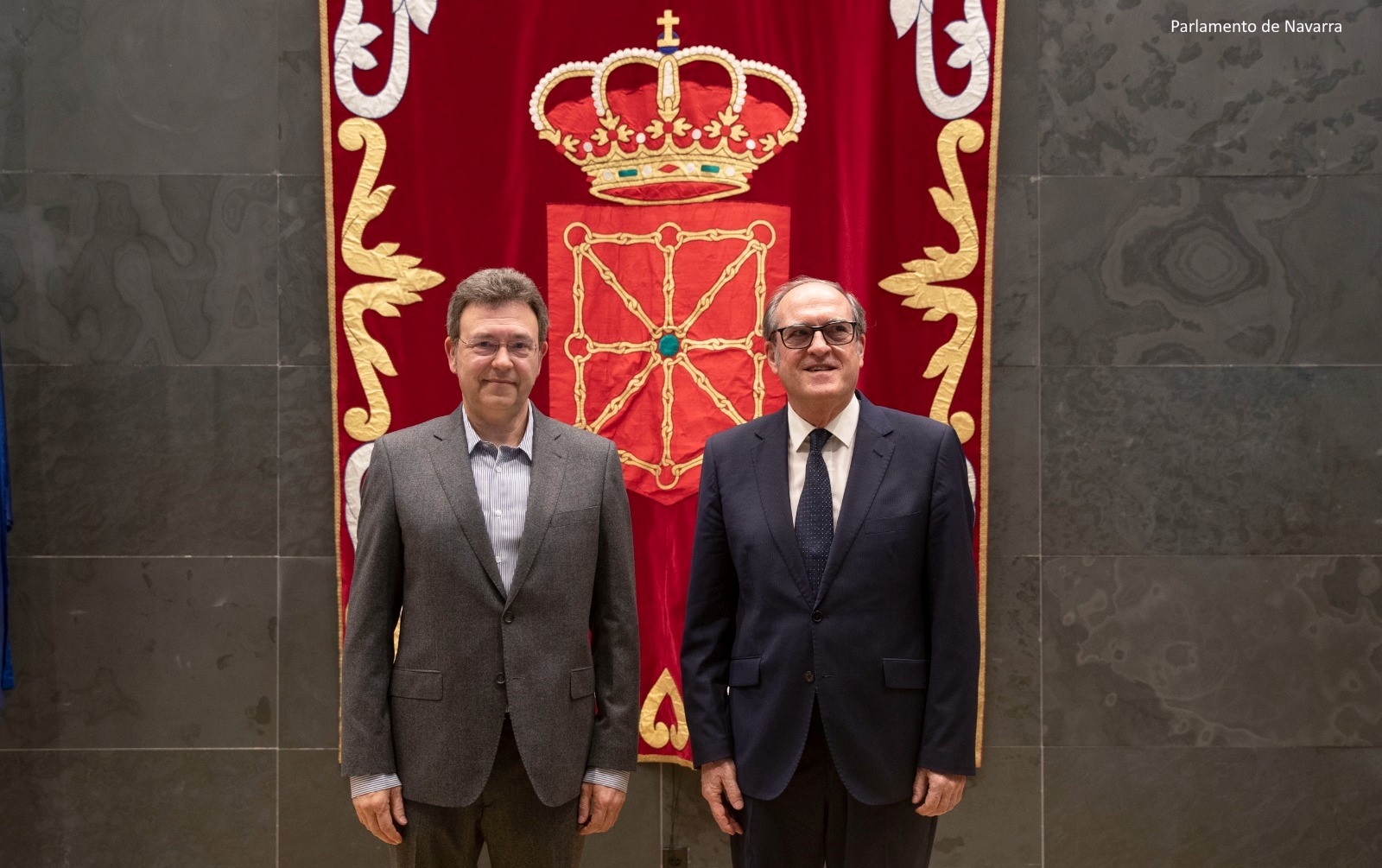 Ángel Gabilondo asiste a la toma de posesión de Patxi Vera como nuevo Defensor del Pueblo de Navarra