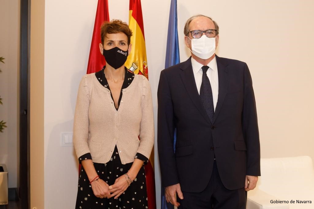 El Defensor se reúne con la presidenta de Navarra