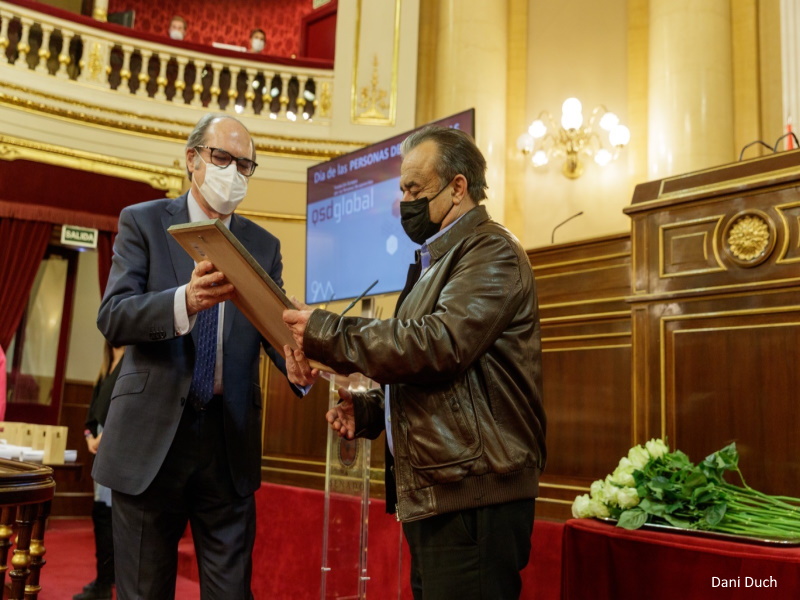 El Defensor participa en un acto institucional y en una entrega de premios en el Senado