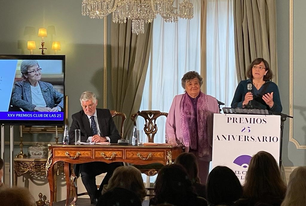 Marta Kindelan agradece el premio a su madre, Carlota Bustelo