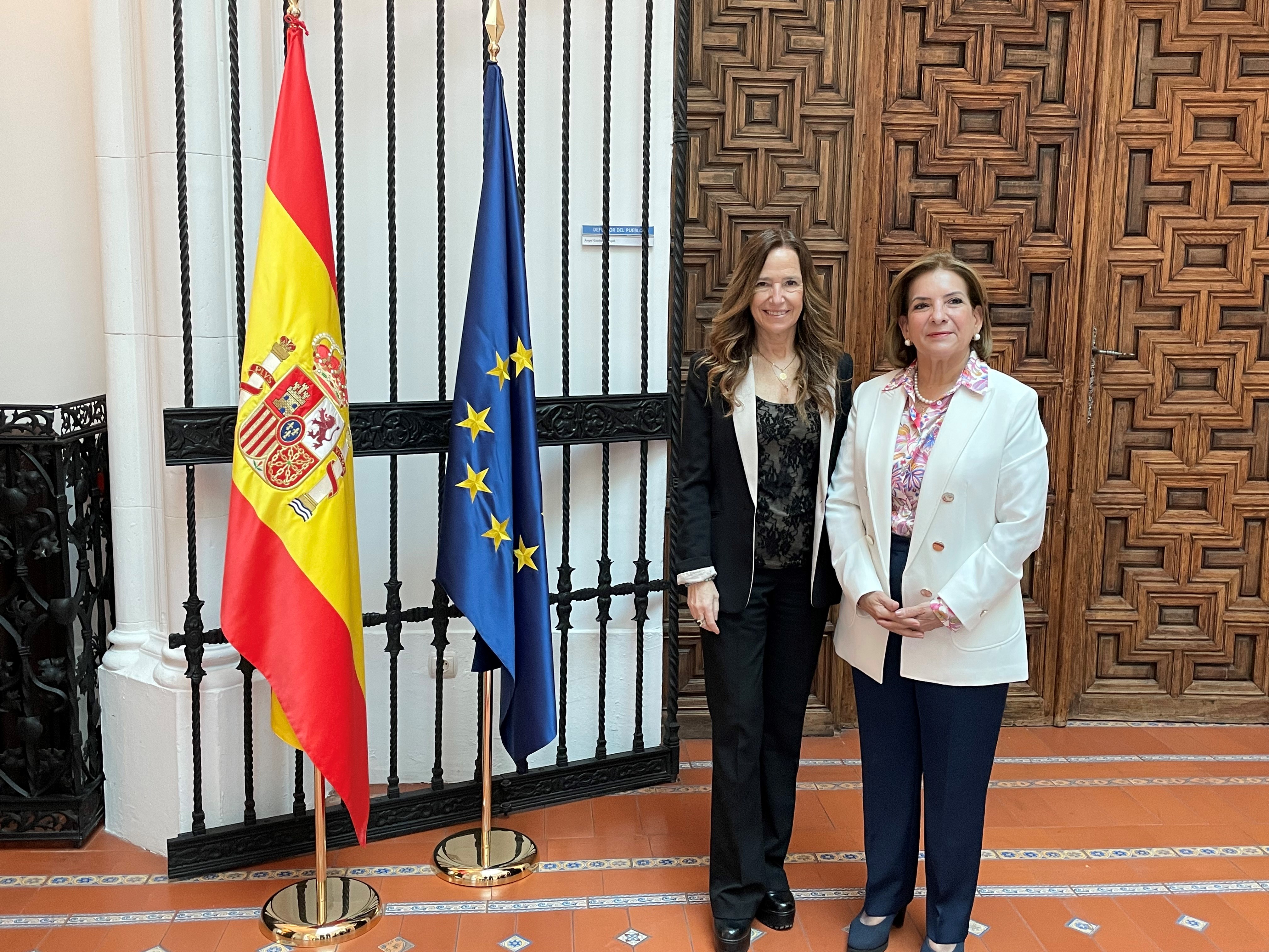 Teresa Jiménez-Becerril y Margarita Cabello Blanco