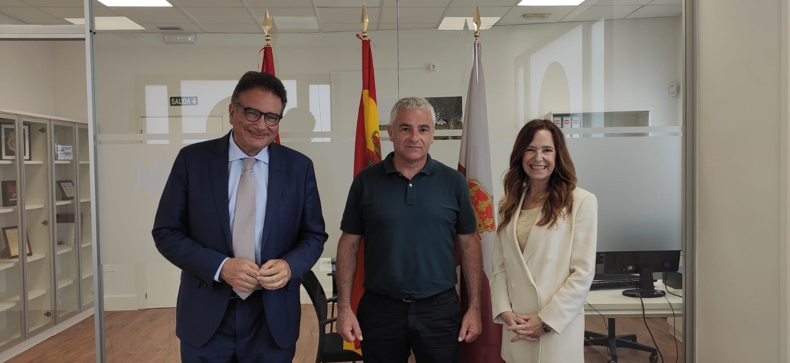 Teresa Jiménez-Becerril y Andrés Jiménez junto a Sebastián Nogales