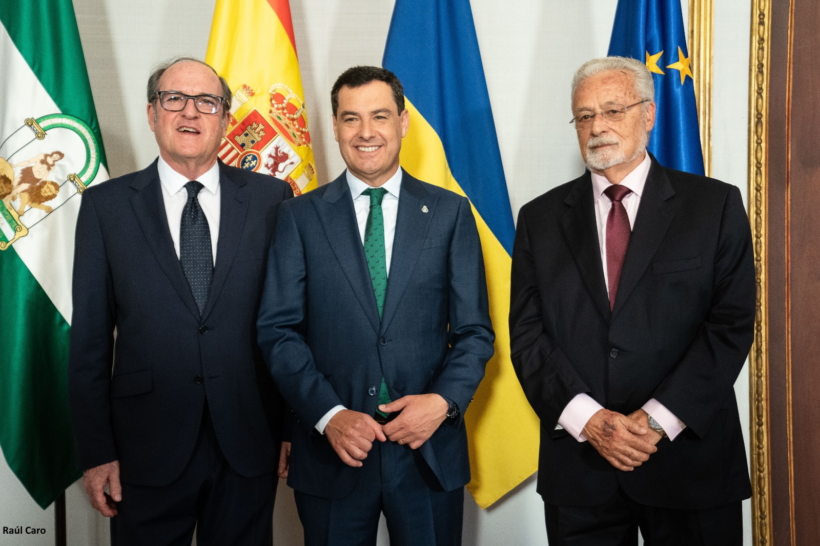 El Defensor del Pueblo, el Defensor del Pueblo Andaluz y el presidente de la junta de Andalucía, Juan Manuel Moreno