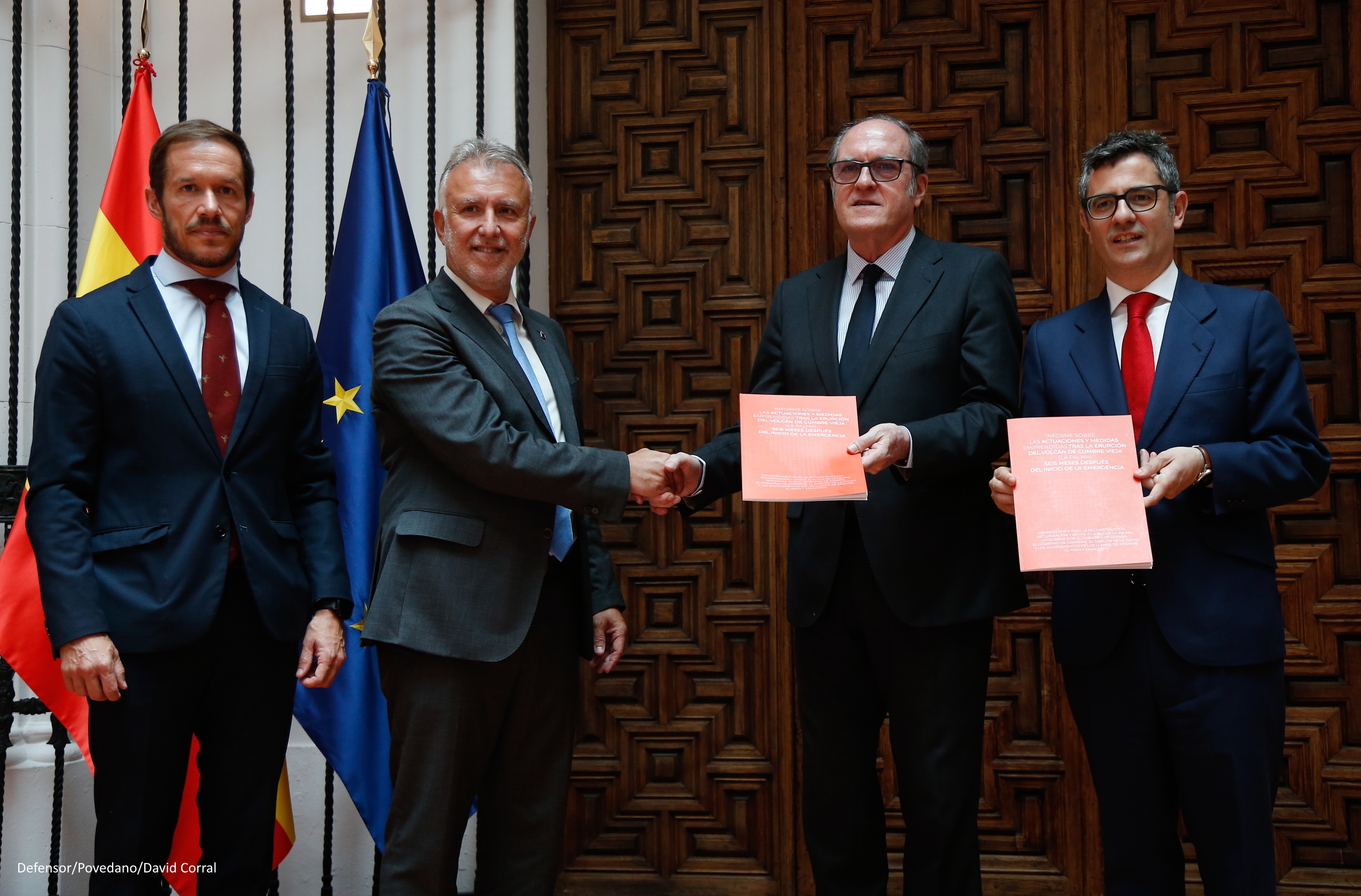 Ángel Víctor Torres, presidente de Canarias, entrega el informe La Palma al Defensor del Pueblo