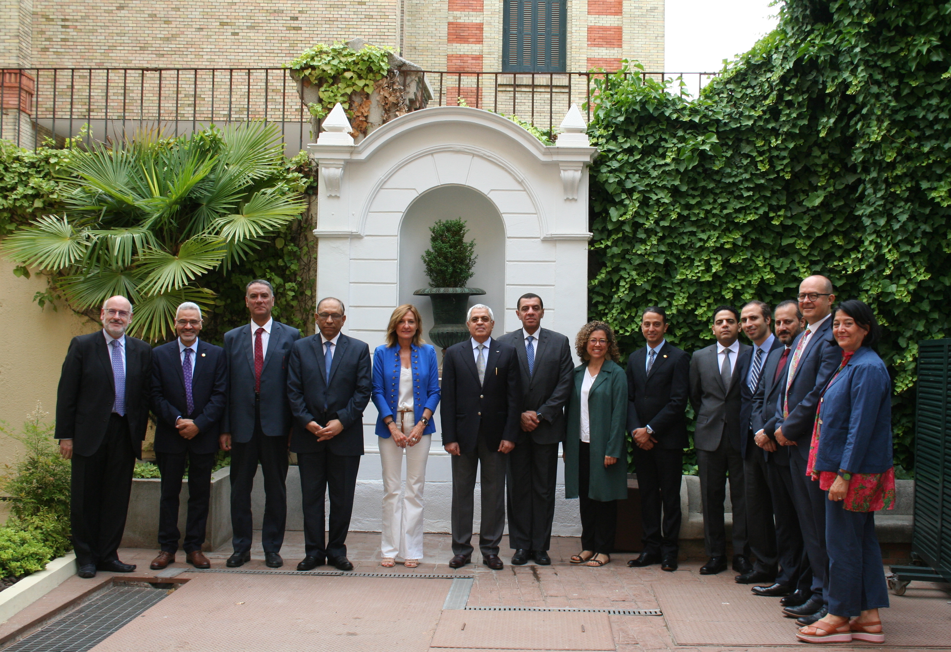 Foto de grupo del encuentro de la adjunta segunda con la delegación egipcia