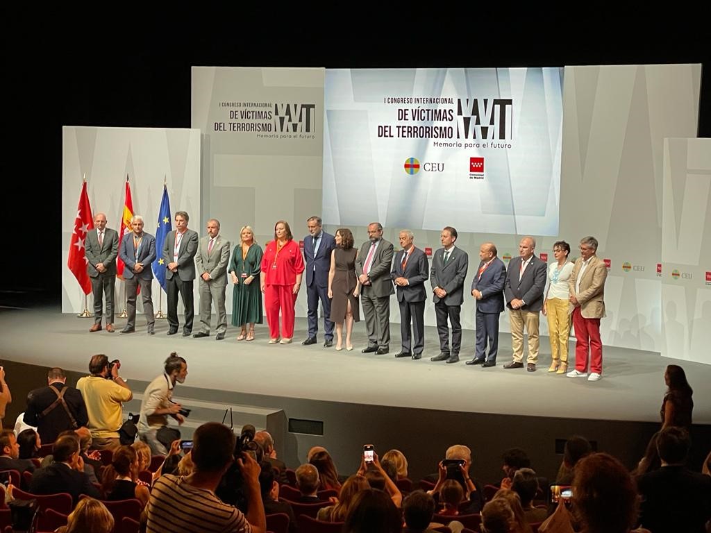 Foto de grupo del I Congreso Internacional de Víctimas de terrorismo