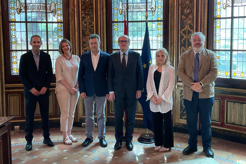 Foto de grupo, de izquierda a derecha: Carlos Sarasíbar, Isabel Aymerich, Patxi Vera, Ángel Gabilondo, Susana Galilea y José Manuel S. Saudinós