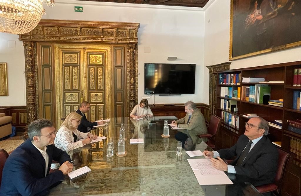 Ángel Gabilondo, José Manuel S. Saudinós, Isabel Aymerich, Patxi Vera, Susana Galilea y Carlos Sarasíbar