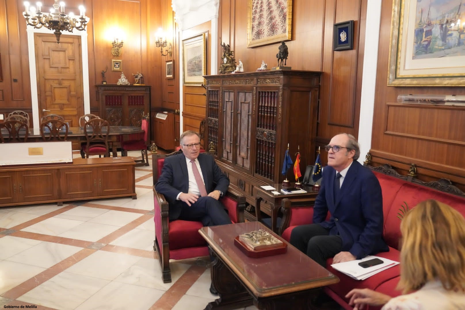 El Defensor reunido con el presidente de Melilla