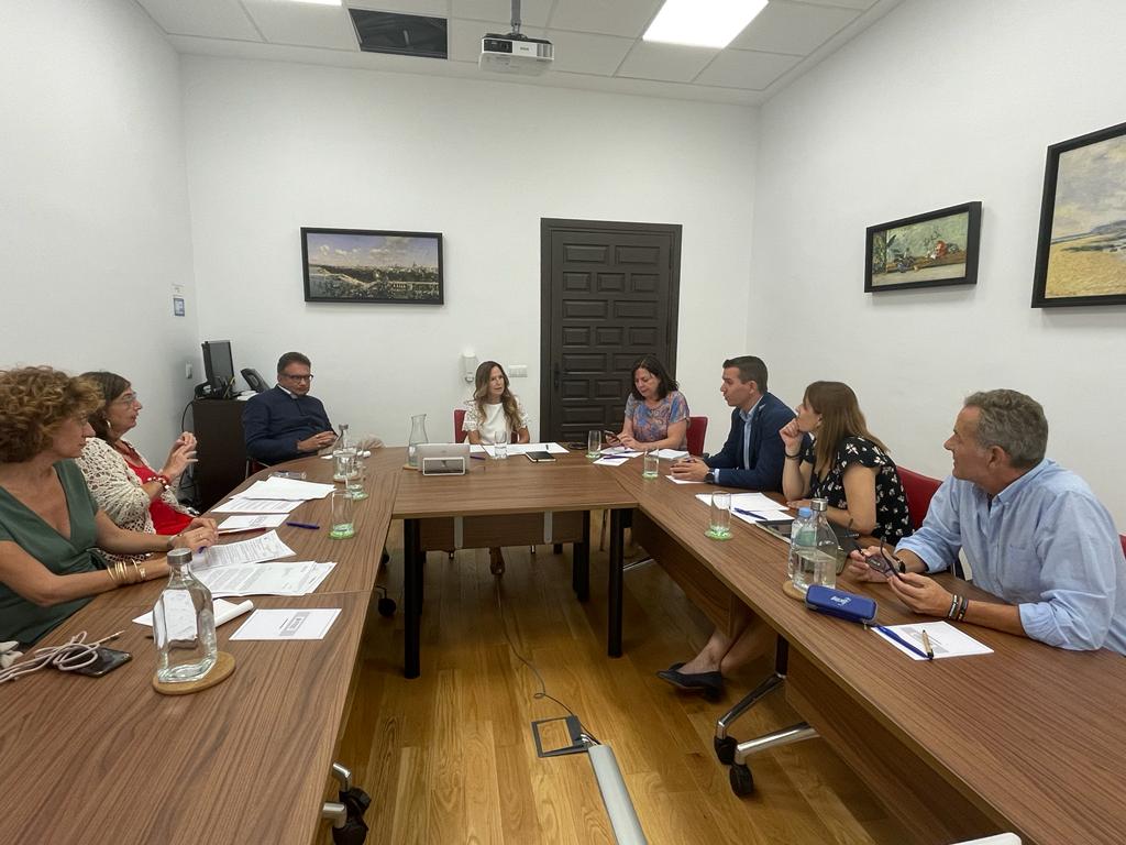 Teresa Jiménez-Becerril mantiene un encuentro con representantes del sindicato JUPOL