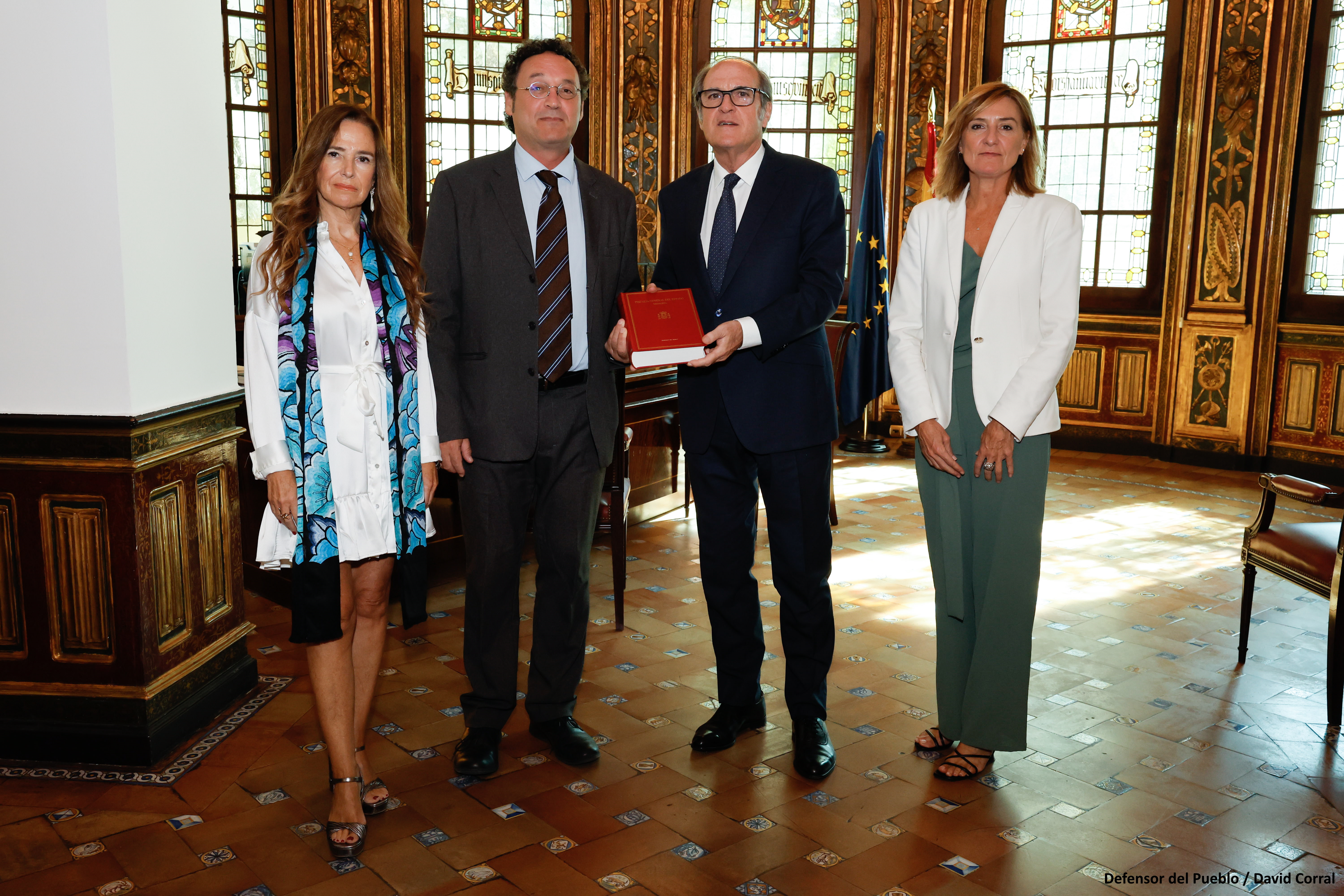 El Defensor del Pueblo, Ángel Gabilondo recibe la Memoria de la Fiscalía de la mano del Fiscal General del Estado