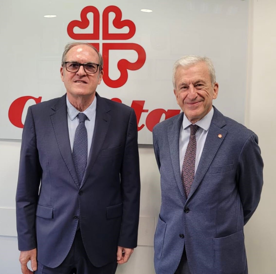 El Defensor del Pueblo visita la sede de Cáritas Española