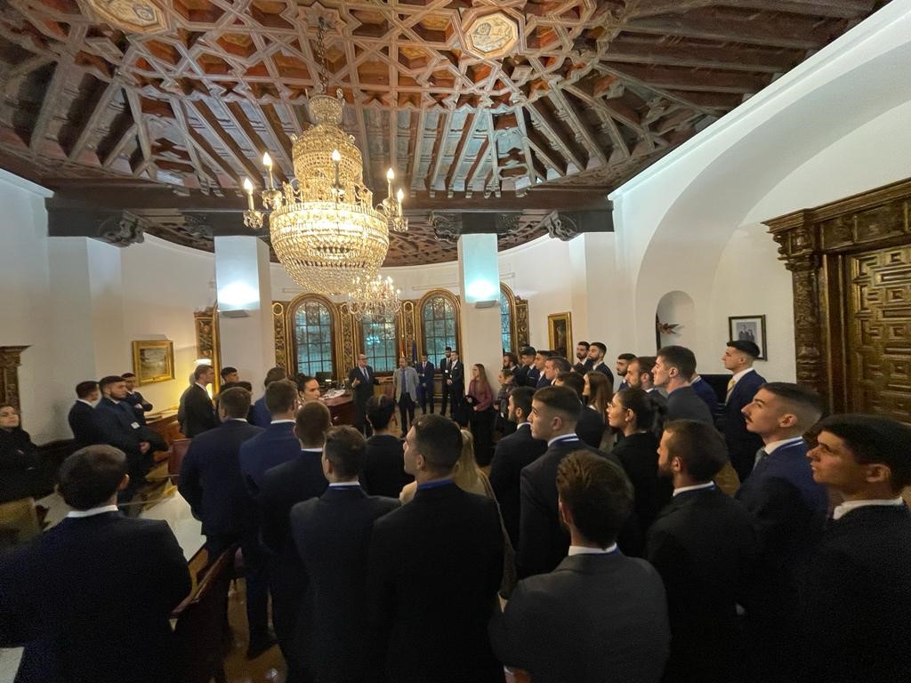 Ángel Gabilondo mantiene un encuentro con alumnos de la Academia de Oficiales de la Guardia Civil