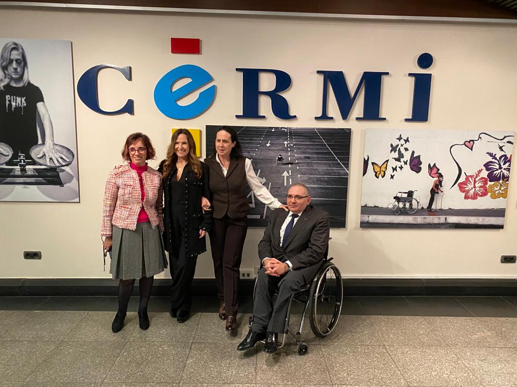 Teresa Jiménez-Becerril visita la sede del CERMI