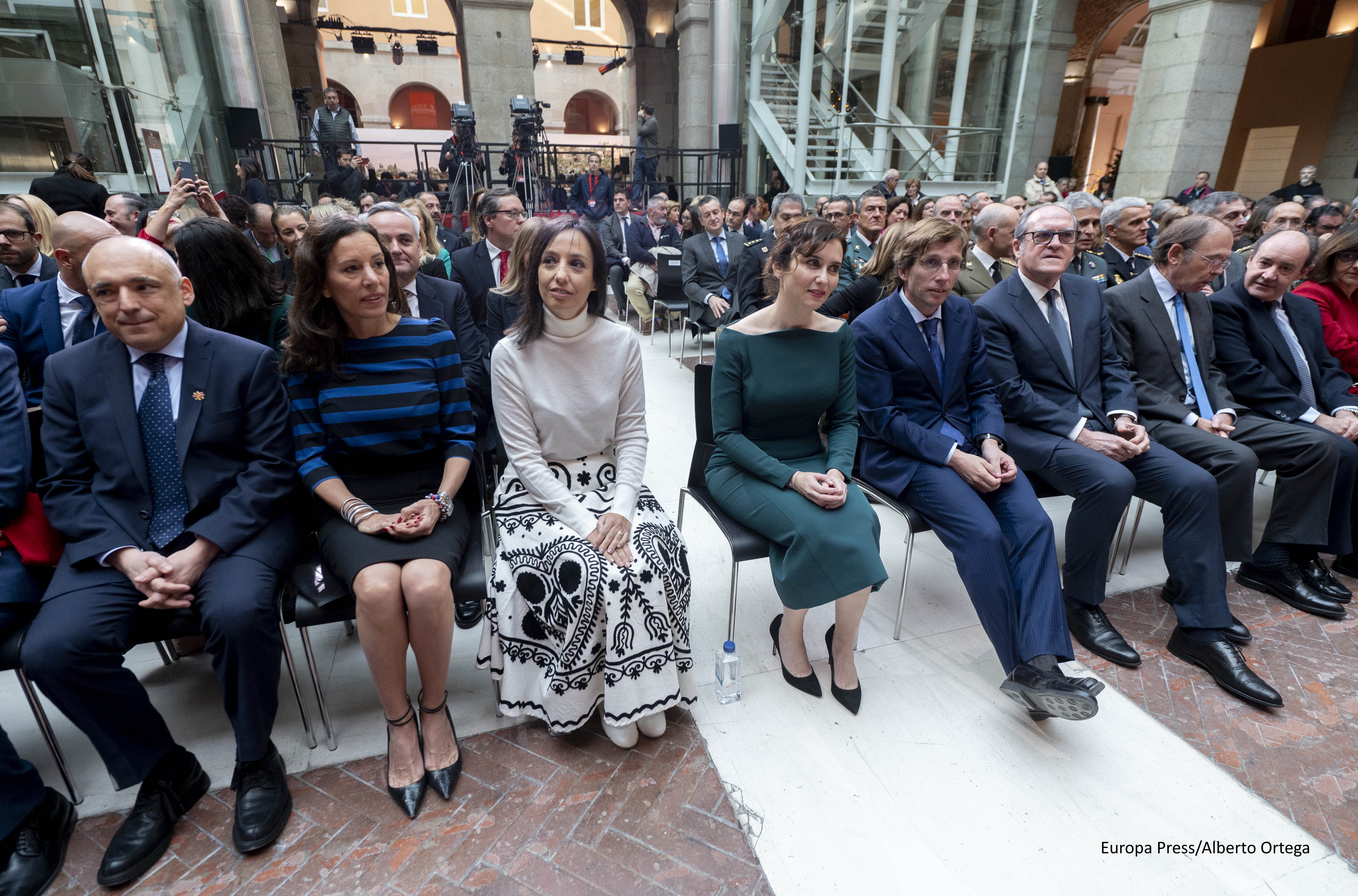 El Defensor del Pueblo asiste a una recepción con motivo del Día de la Constitución Española